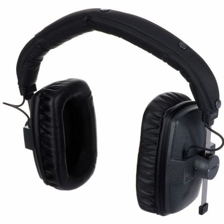 Beyerdynamic-dt-150-250-ohm-headphones-black-face-4